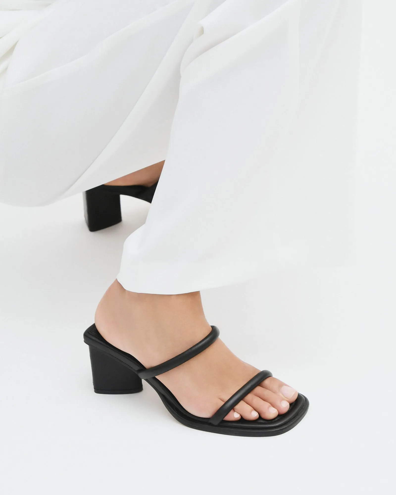 MIMI MID HEEL SANDALS BLACK LEATHER