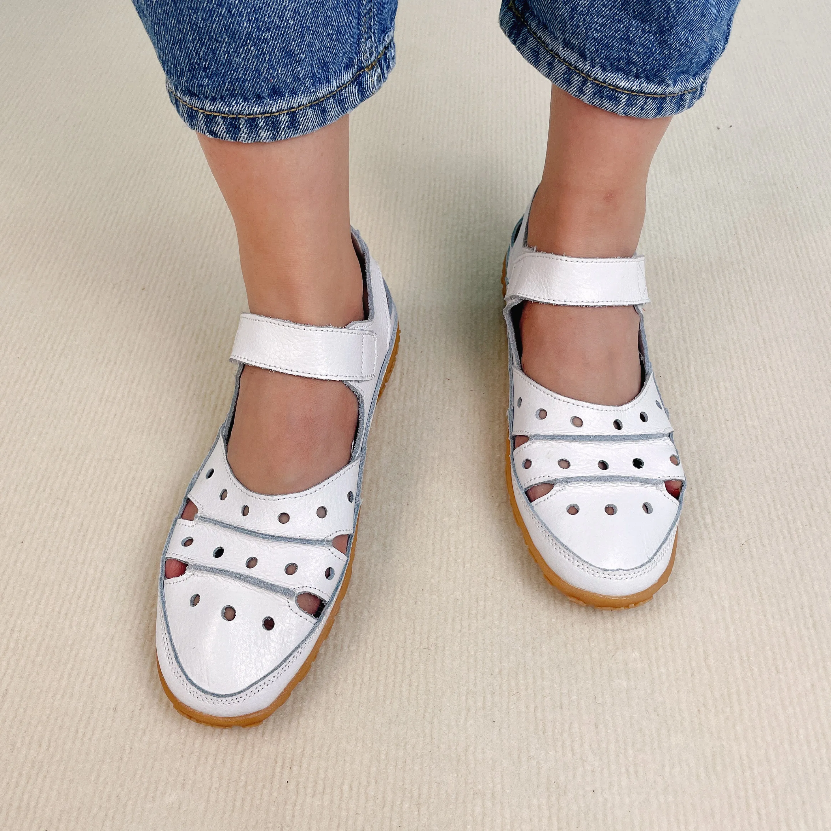 Owlkay - Stride Harmony Hollow Hook Flat Sandals