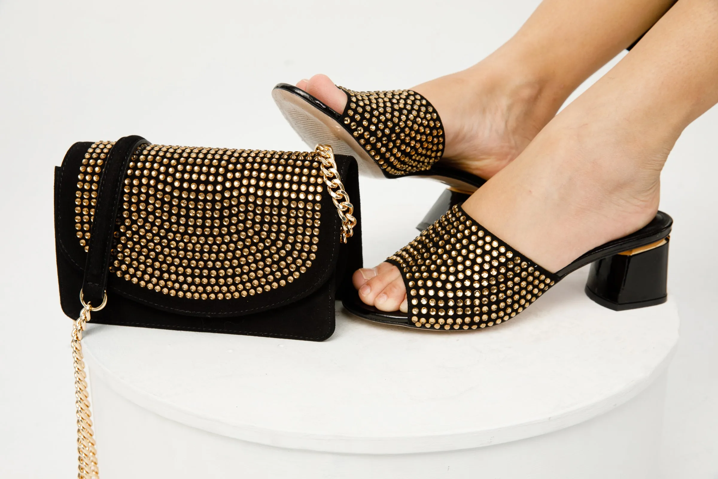 The Ailano Gold Glitter Leather Women Sandal